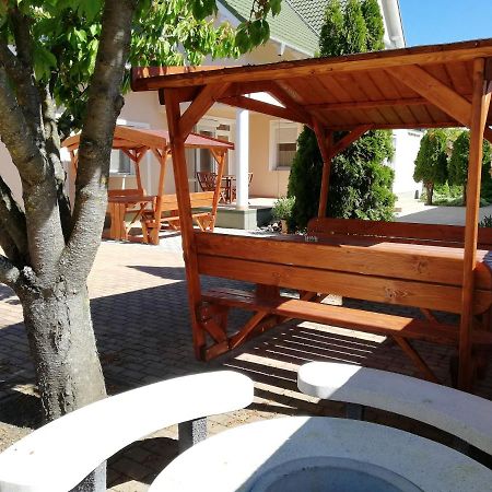 Imola Es Andrea Apartmanhaz Hajdúszoboszló Exteriör bild