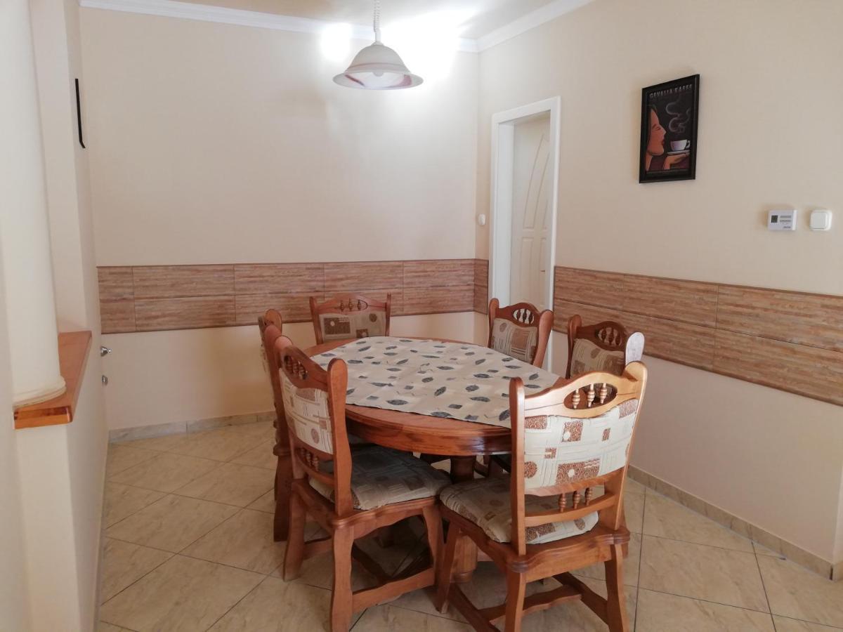 Imola Es Andrea Apartmanhaz Hajdúszoboszló Exteriör bild