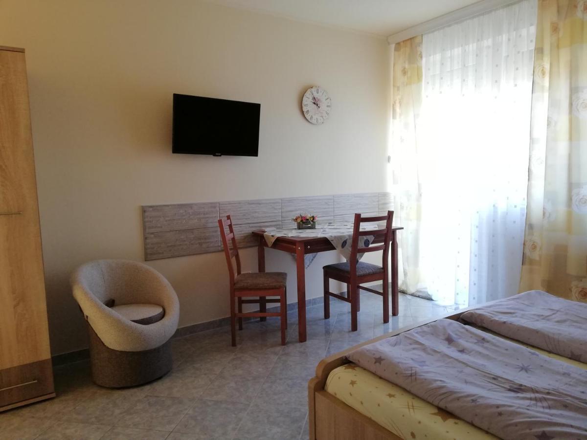Imola Es Andrea Apartmanhaz Hajdúszoboszló Exteriör bild