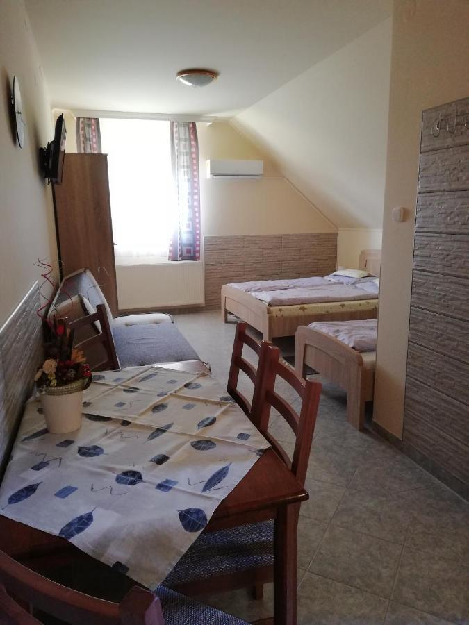 Imola Es Andrea Apartmanhaz Hajdúszoboszló Exteriör bild