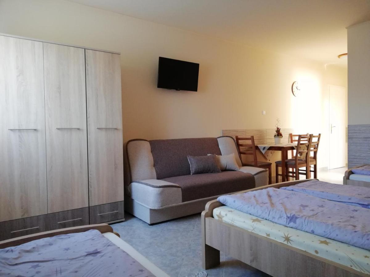 Imola Es Andrea Apartmanhaz Hajdúszoboszló Exteriör bild