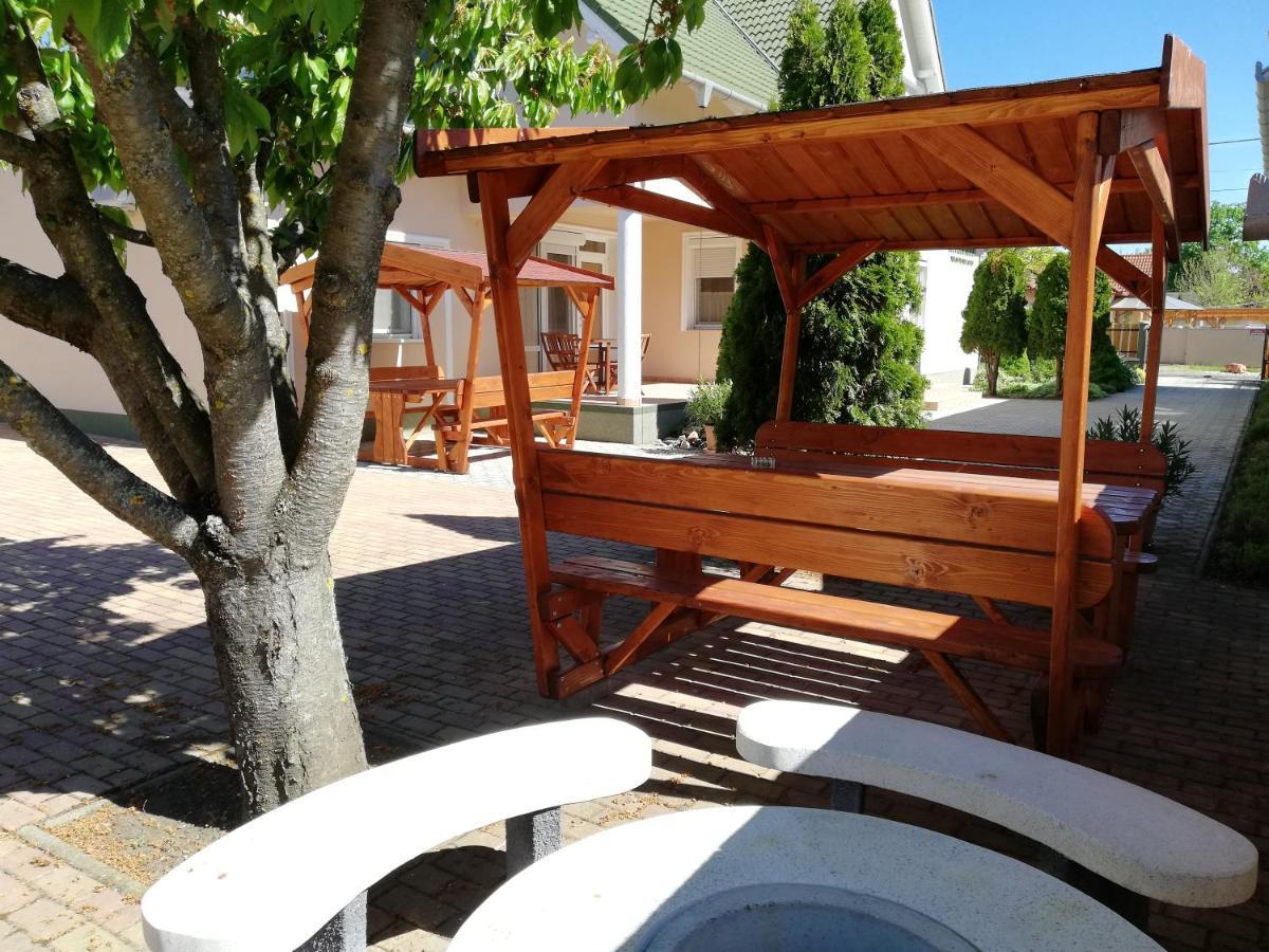 Imola Es Andrea Apartmanhaz Hajdúszoboszló Exteriör bild